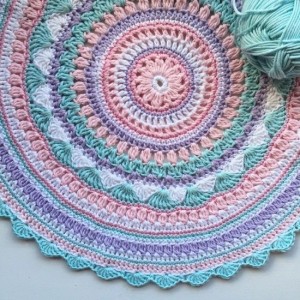 Crochet-Mandala-Rug-Free-Pattern-550x550